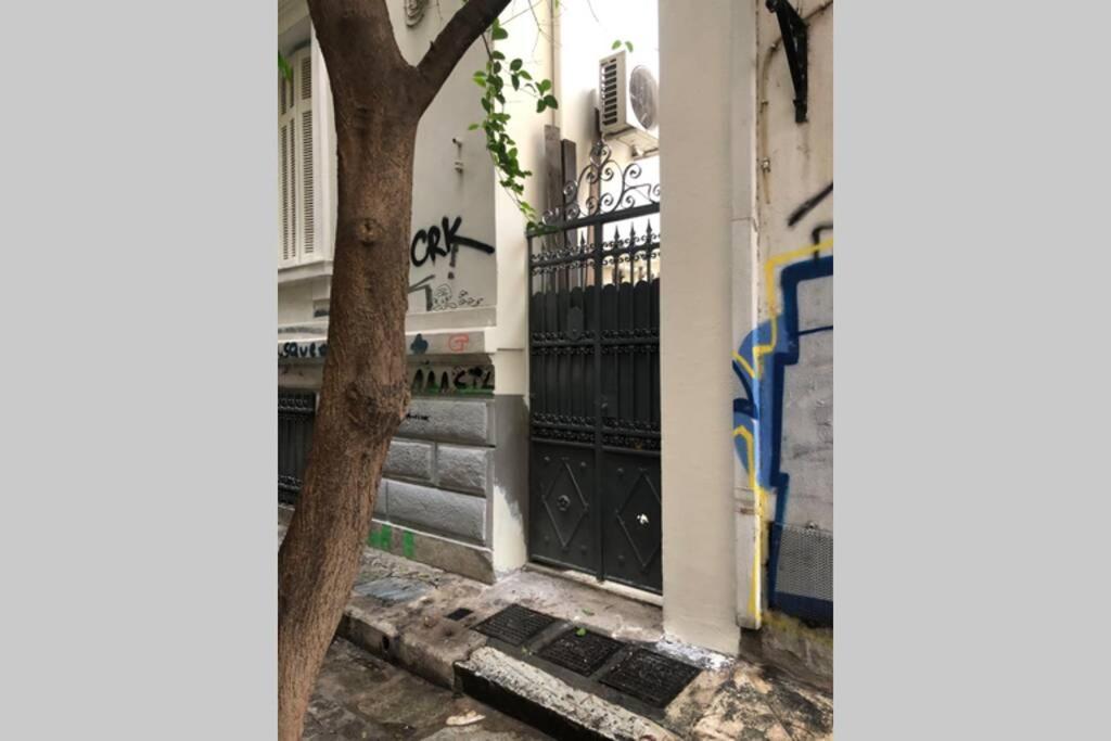 Ferienwohnung Exarcheia: Independent Ground Floor House. Athen Exterior foto